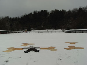 雪遊び＋かまくら_d0140461_18505621.jpg