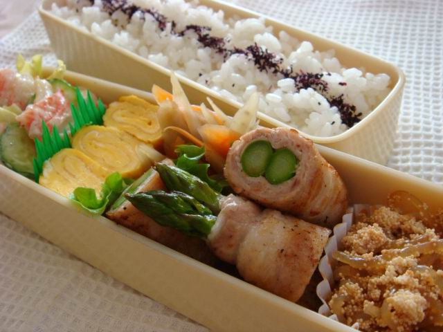 肉巻きアスパラ弁当_b0111376_11283898.jpg