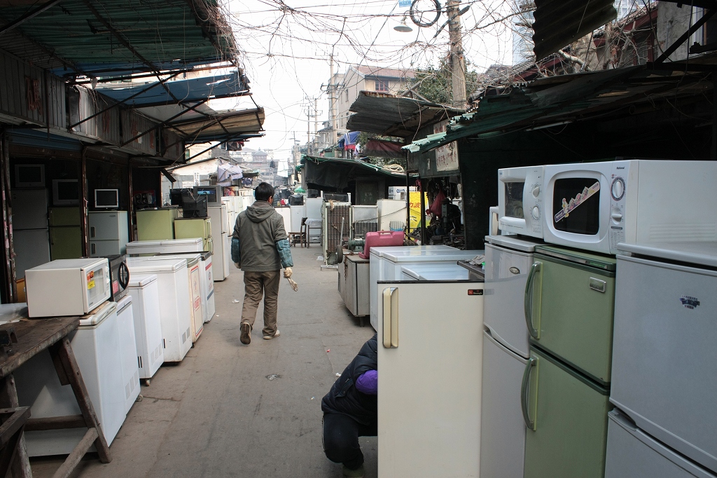 上海の古道具市場－東街旧貨市場_f0149885_20382792.jpg