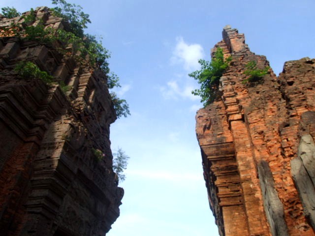 カンボジア(23) <ロリュオス遺跡群>_c0011649_15352168.jpg