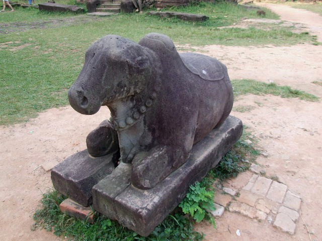 カンボジア(23) <ロリュオス遺跡群>_c0011649_1547713.jpg