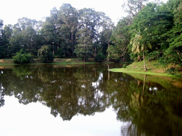 カンボジア(23) <ロリュオス遺跡群>_c0011649_15524571.jpg