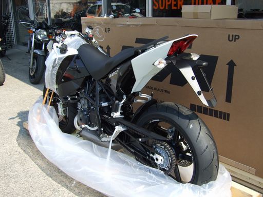 KTM 690 Duke & 690 Supermoto R : ばいく生活あれこれ