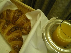 神戸2日目 オークラ神戸の朝食とB級グルメ_a0055835_15574572.jpg