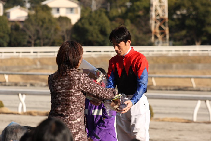 鷹野宏史騎手 壮行式_a0077663_1912285.jpg