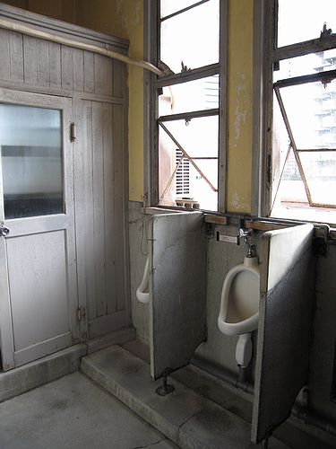 大阪輸出莫大小工業組合・莫大小会館_f0139570_235394.jpg