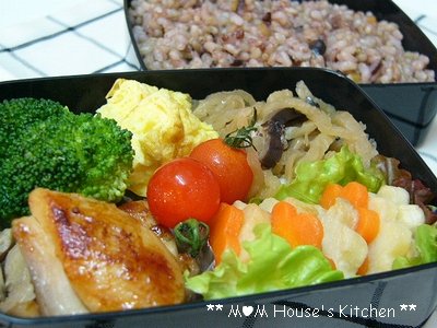 今日のお弁当 型抜き野菜の活躍 Mana S Kitchen