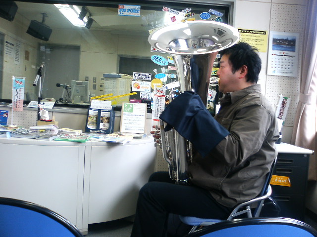 FM新津収録 テューバ・スペシャル!!_e0046190_2371551.jpg