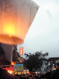 台湾・・・3 平渓の天燈祭り 後編_b0102217_2047927.jpg