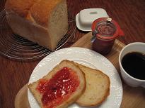 朝食にパンとイチゴジャム。_e0045565_11445038.jpg