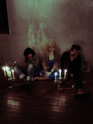 lloy(ロイ)「遮断」_d0136635_20521558.jpg