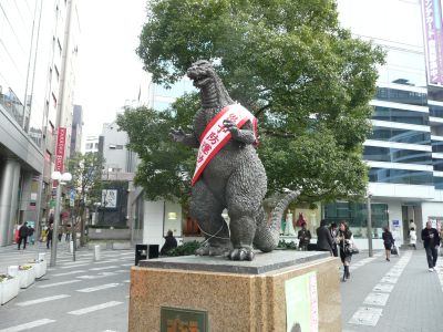 えてわーるど、ゴジラ頑張る、キティちゃんバス_e0080345_17154929.jpg