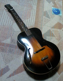 逸品ギター！　Gibson  L-50 _a0082865_095695.jpg