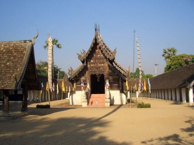 チェンマイの美しい寺院_e0127948_330053.jpg