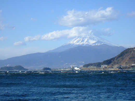 春一番の中 伊豆旅行② 《あわしま近くで富士山》_c0143972_11221149.jpg