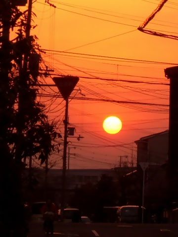 もぎたて 新鮮な街の夕日で す まあ 見事な 心はいつも青空 もぎたて 新鮮な街の夕日で す まあ 見事な 心はいつも青空