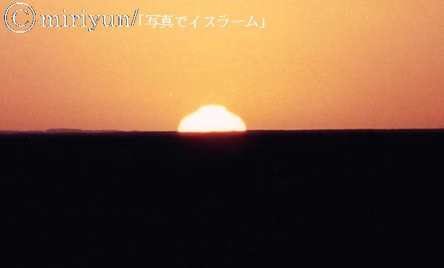 サハラの夜明け・・・この太陽の形は何？_c0067690_7212371.jpg