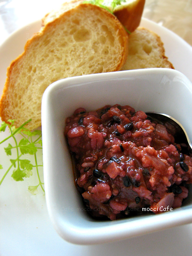 朝ごぱん 雑穀米のトマトソース煮込み とバゲット Mocci Cafe ねぇ ねぇ おいしい