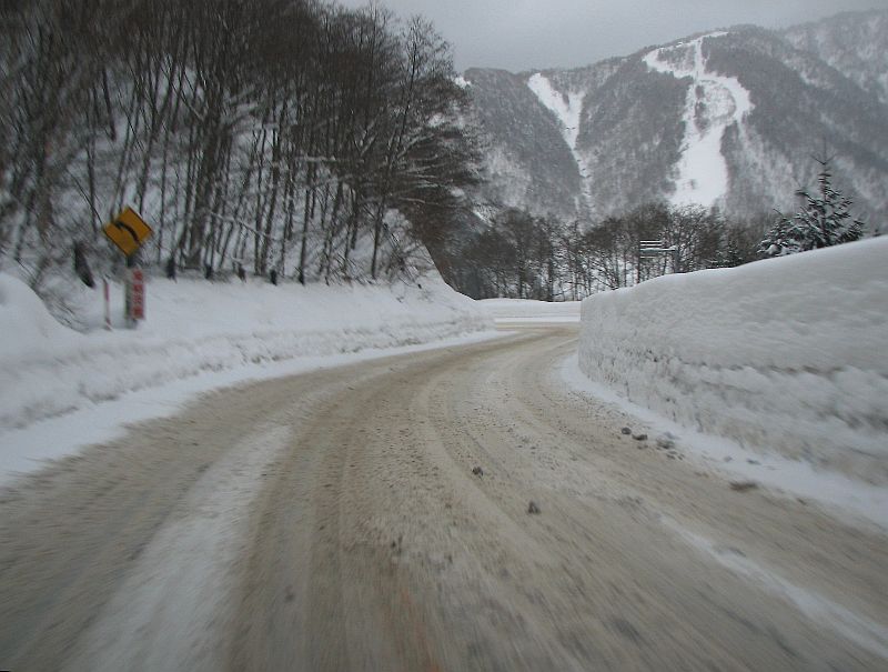 平湯峠の雪の壁_c0036317_140597.jpg