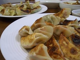 永楽製麺所の餃子の皮_c0135971_17373466.jpg