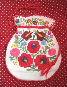 ハンガリー刺繍のポーチ : Der Liebling ～蚤の市フリークの雑貨手帳～