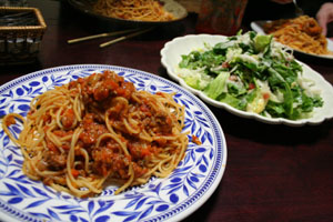 スパゲティポモドーロとルッコラサラダ_a0080406_13121457.jpg