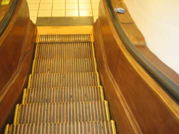 The Original Escalators of Macy\'s_b0036432_11363840.jpg