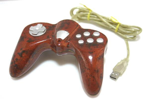 高級感あふれる? 木目「調」ゲームパッド。_c0004568_23272433.jpg