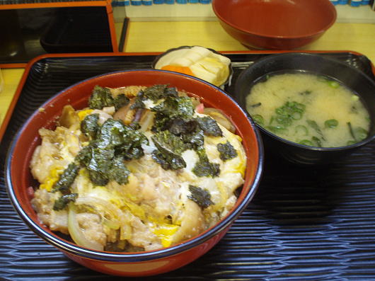 親子丼に挑戦　　「春日屋食堂」_b0055202_0291050.jpg