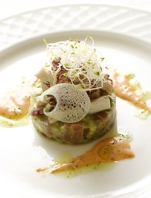 マグロとアボカドのタルタル (Tartaro di Tonno e Avocado