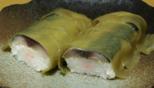 お土産鯖寿司と南フランスルージュ_c0136330_18391953.jpg