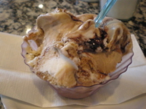 お気に入りのイタリア系カフェでパニーニ&ジェラート「CALABLIA」_d0129786_18122438.jpg