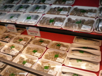 ダウンタウンの韓国系スーパー・マーケット「H MART」(食料品店その3)_d0129786_1825785.jpg