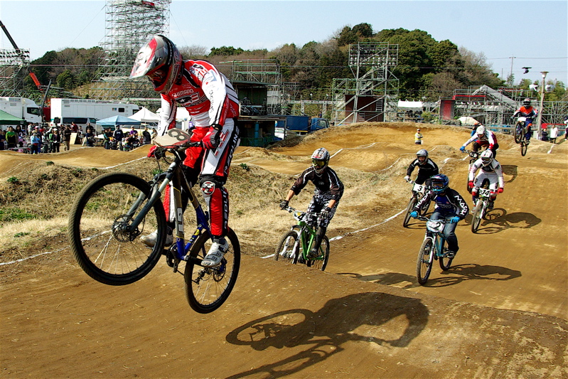 2008 緑山関東オープンVOL3MTBエリートクラス予選〜決勝画像垂れ流し..._b0065730_2257149.jpg