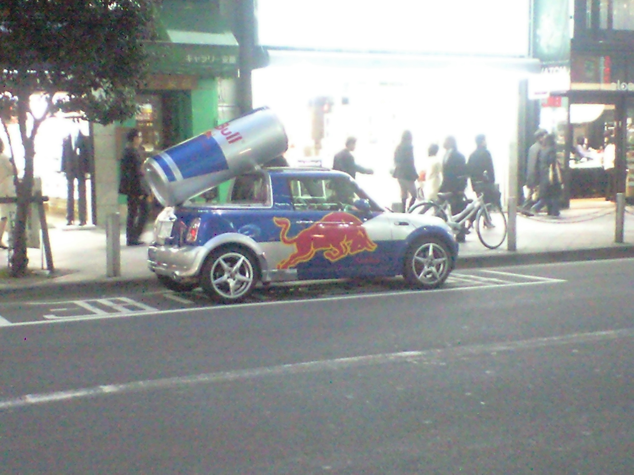 宣伝カー?_f0141609_21413376.jpg