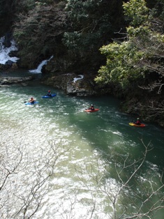 レジ袋を持った人たちが・・・　　　　　朽木小川・気象台より_c0044819_7545997.jpg