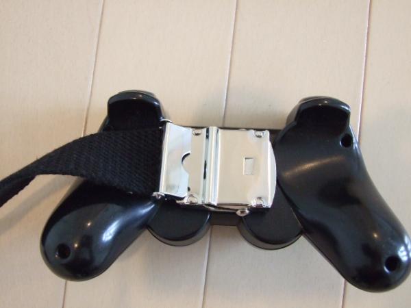 誰かほしいヒトいました？　DualShock2バックル。_c0004568_2344521.jpg
