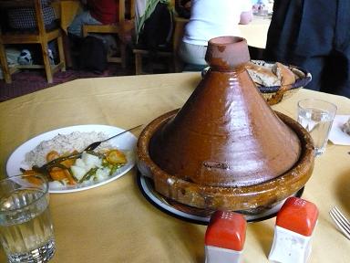 モロッコのグランドキャニオン　トドラ渓谷でランチ［2008年モロッコの旅 ～食事編 その8～］_a0029277_239779.jpg