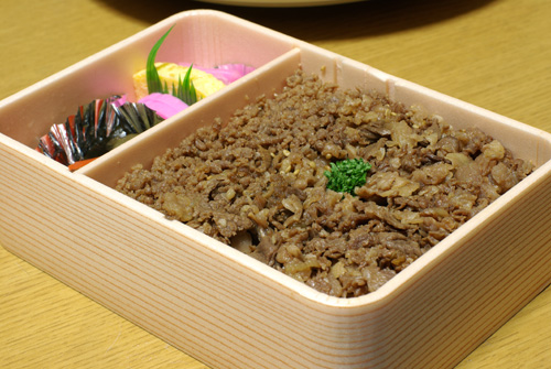 お土産お弁当と山形のシャルドネ_c0136330_0201.jpg