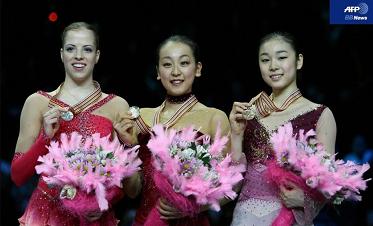 【フィギュアスケート】世界フィギュア女子、浅田真央初優勝_b0077271_21142443.jpg