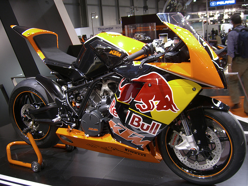 ３９３．　人車一体　KTM RCｰ8　そうなって欲しいRC-4_b0076232_8284187.jpg