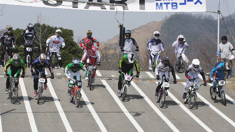 JBMXFスーパーシリーズ第1戦IN笠岡DAY1VOL2スーパークラス予選第3ヒート~決勝_b0065730_1564225.jpg