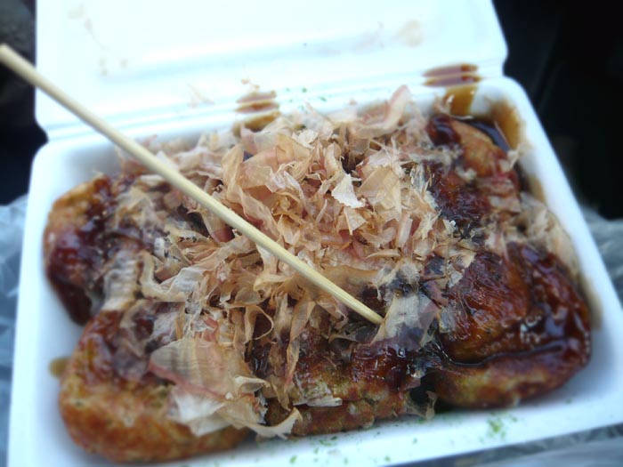 １００円たこ焼き「PAKU－PAKU」　＠　ラ・ムー魚住_e0024756_20242487.jpg