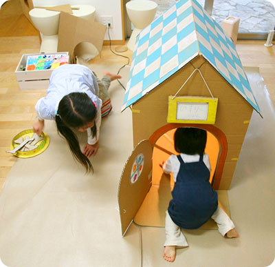 ダンボールの犬小屋 その7_f0118538_093732.jpg