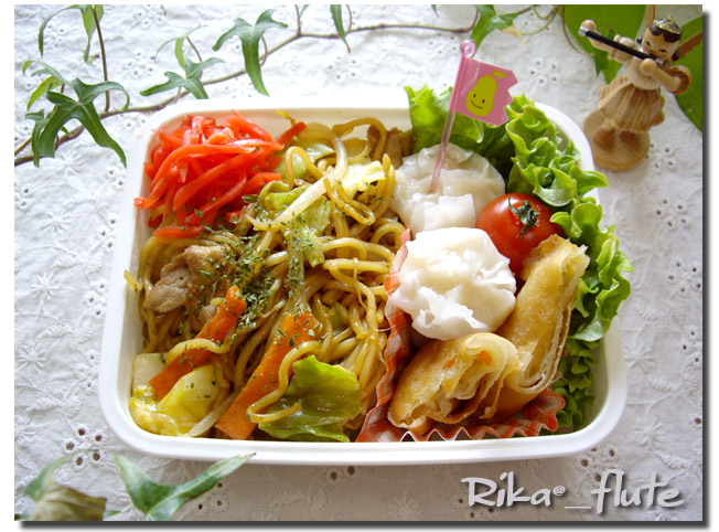 焼きそばのお弁当_c0103827_2315243.jpg