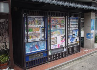 格子に入った自動販売機_a0003909_9424545.jpg