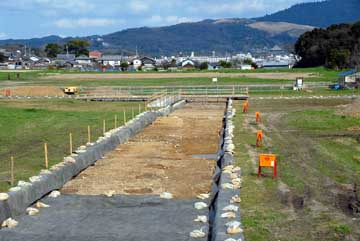 今日、平城４２９次（東区朝堂院東方官衙地区）発掘調査の説明会_a0100742_75007.jpg