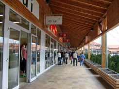 3月29日　Premier Outlet in Budaörs_d0146995_9482853.jpg