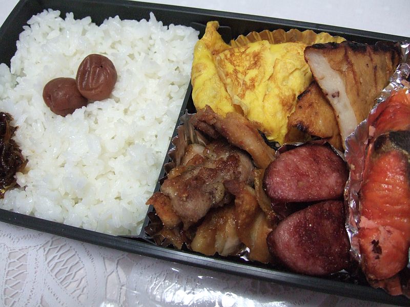 昨日のオムレツと今朝のお弁当　そしてかき揚げそば_f0151298_1629698.jpg