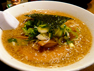 もちぶたラーメン 利田商店@下高井戸 ★ (アラカルト&もちぶたラーメン)_f0080612_1046349.jpg